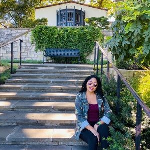 Meet your Posher, Crystal